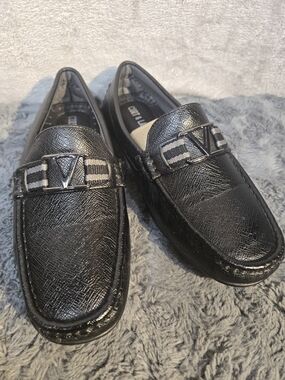 Black Textured Slip-On Loafers with Metal V Accent
